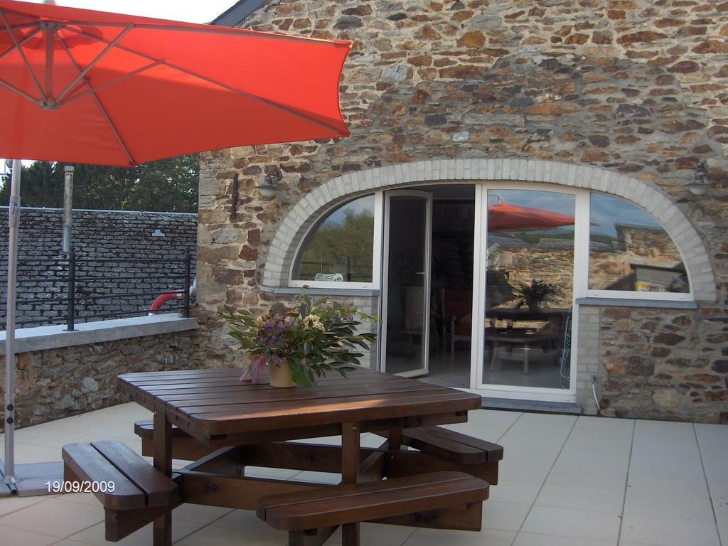 Magnificent Holiday Home In Libin With Barbecue Exteriör bild